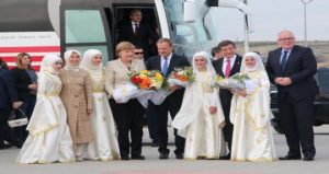 davutoglu-ve-merkel-suriyeli-multecileri-ziyaret-etti
